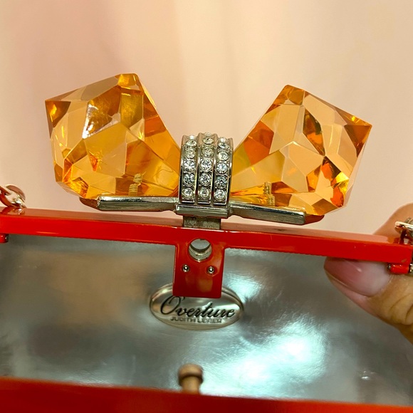 Very cute and stylish clutch with big bow crystal, only corner have scratch! - Picture 5 of 6